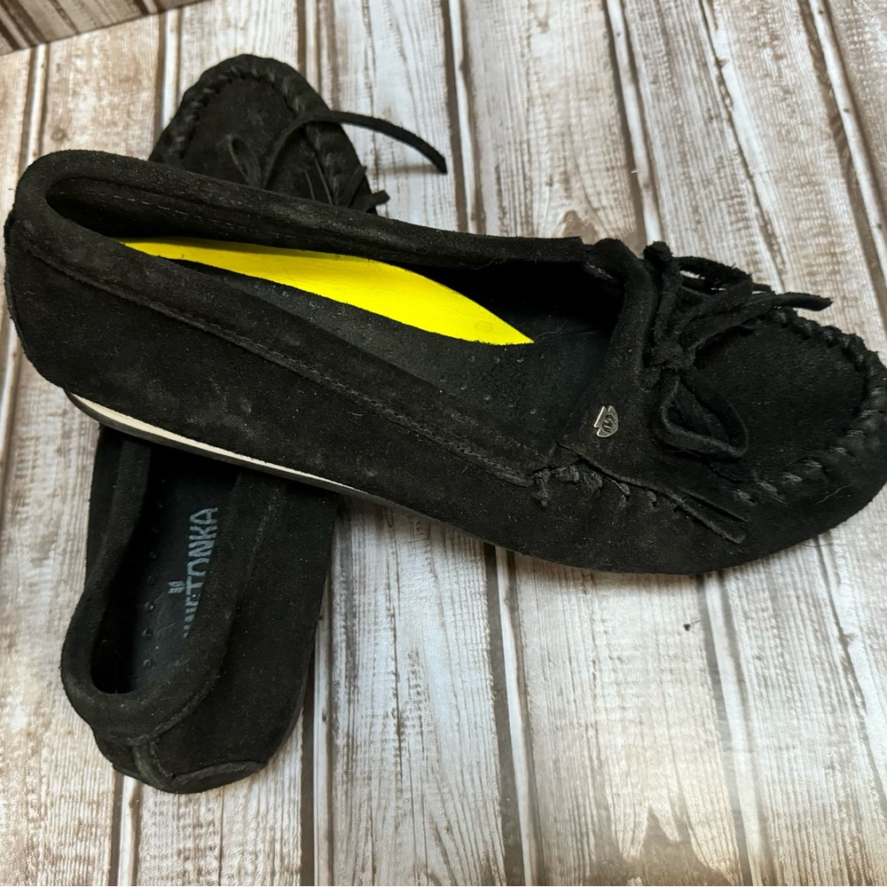 Minnetonka Kilty Plus suede loafer